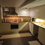 Helt 120 Kvm Med 2 Sovevaerelser, 5 Senge Og Havkig * 알링에